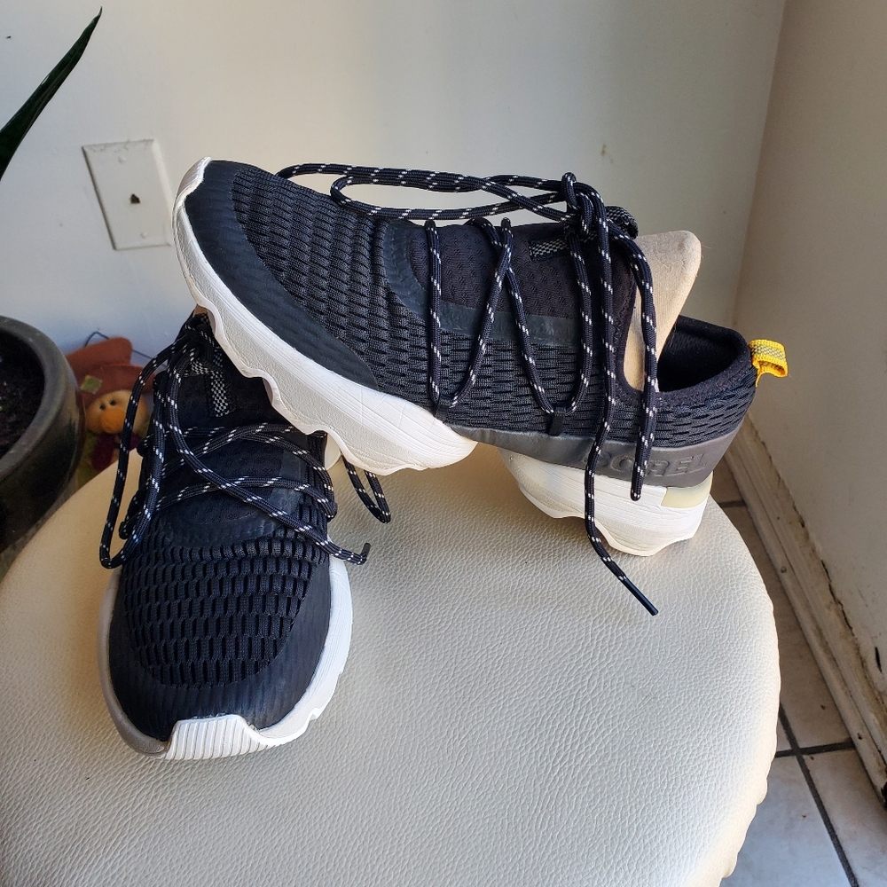 SOREL. Women Black Tennis Shoes Sz 8.